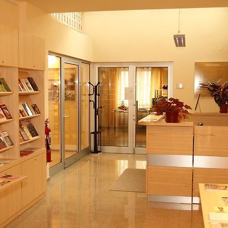 卢布尔雅那Saint Ignatius Retreat House住宿加早餐旅馆 外观 照片